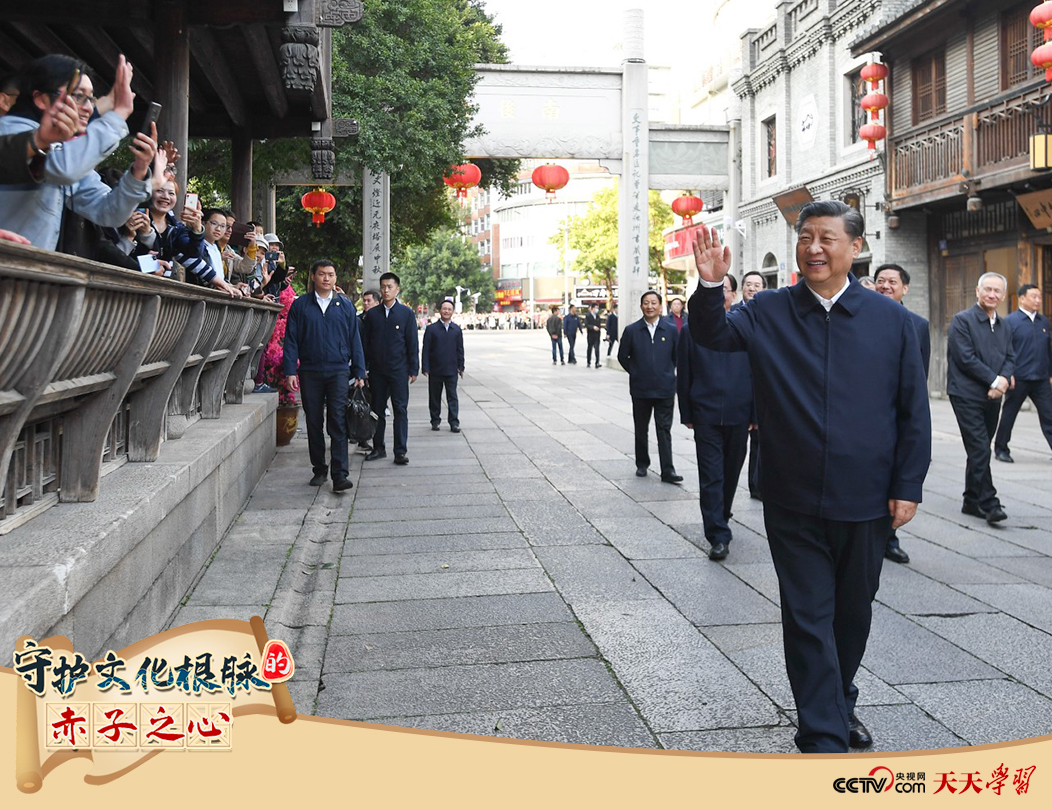 2021年3月24日，习近平总书记在福建福州三坊七巷历史文化街区步行察看南后街。